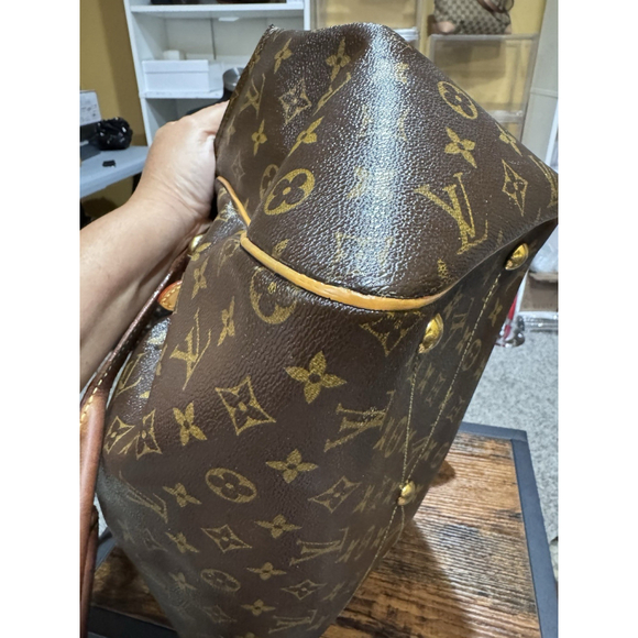 Louis Vuitton Monogram Tivoli GM Shoulder Bag - Picture 11 of 16